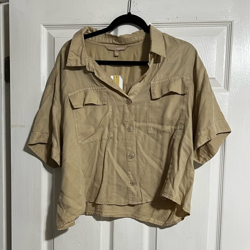 Tan Appraisal Versona Cropped Button Up Top